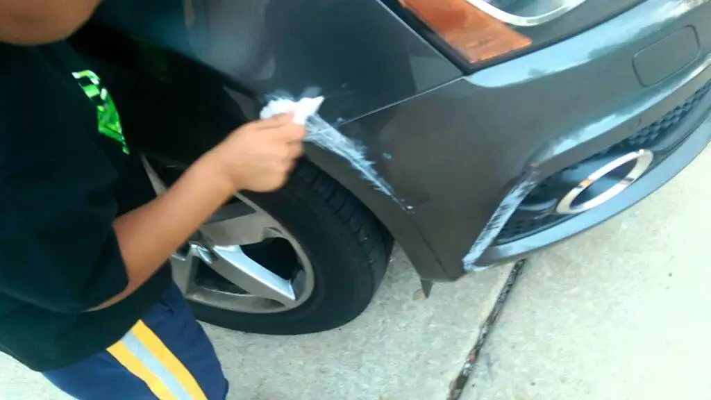 Remove car scratch using Toothpaste